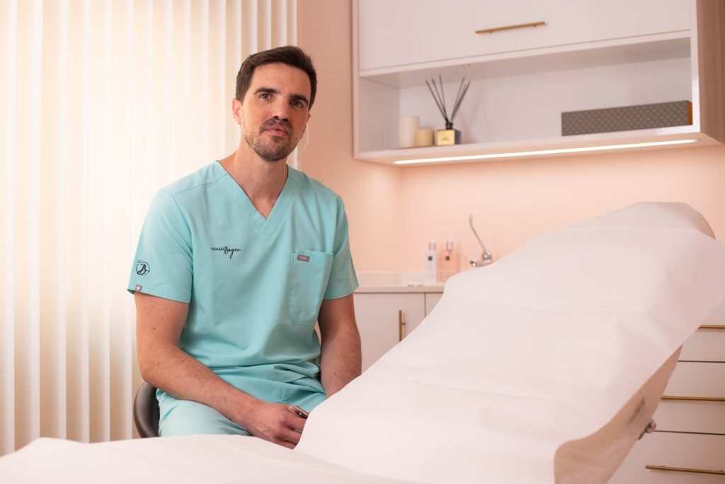 Dr Germán Bayón aplica ácido hialurónico